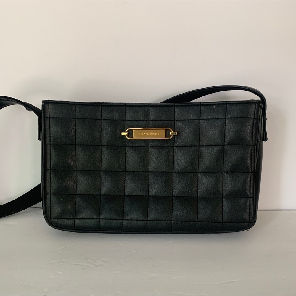 Liz Claiborne Quilted Black Leather Shoulder Bag 11”x 7”x 3” Multiple Compartmen